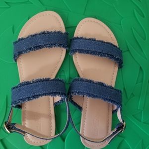 NWOT big girl shoes size 4